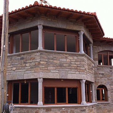 alutecnia_carpinteria-metalica_aluminio-pvc_fabricacion-distribuicion-montaje_zamora-espana_producto-fachada-fachada-vivienda-unifamiliar-villardeciervos
